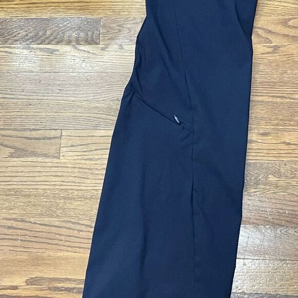 Athleta Lucy Capri Pants. Navy Blue. Size Medium. - Picture 3 of 9